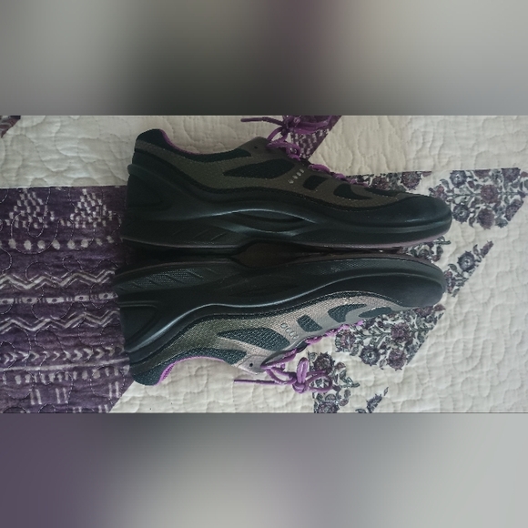 Ecco Biom Women's Sneakers Size US 9 EU 40 Black Purple Athletic Casual Shoes - Picture 9 of 12